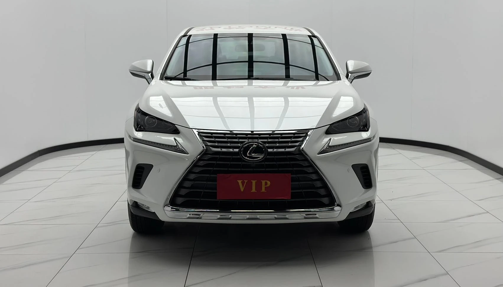 Lexus NX200 — фото 1