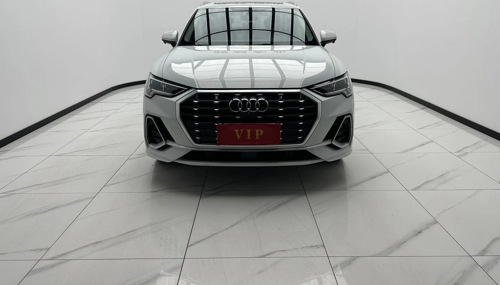 AUDI Q3 — фото 1
