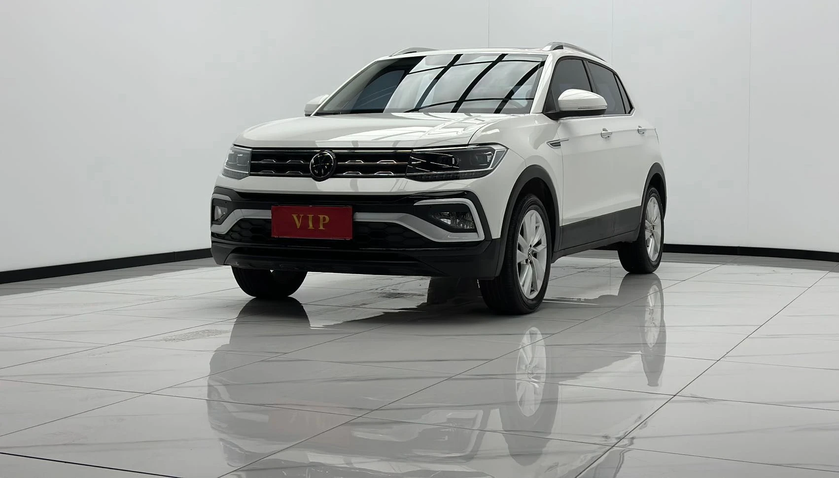 Volkswagen T-Cross — фото 1