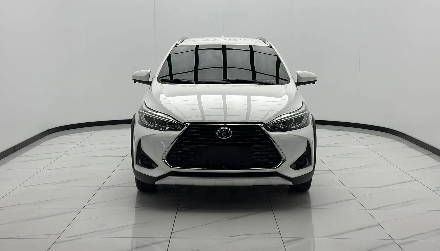 Toyota Yaris — фото 1