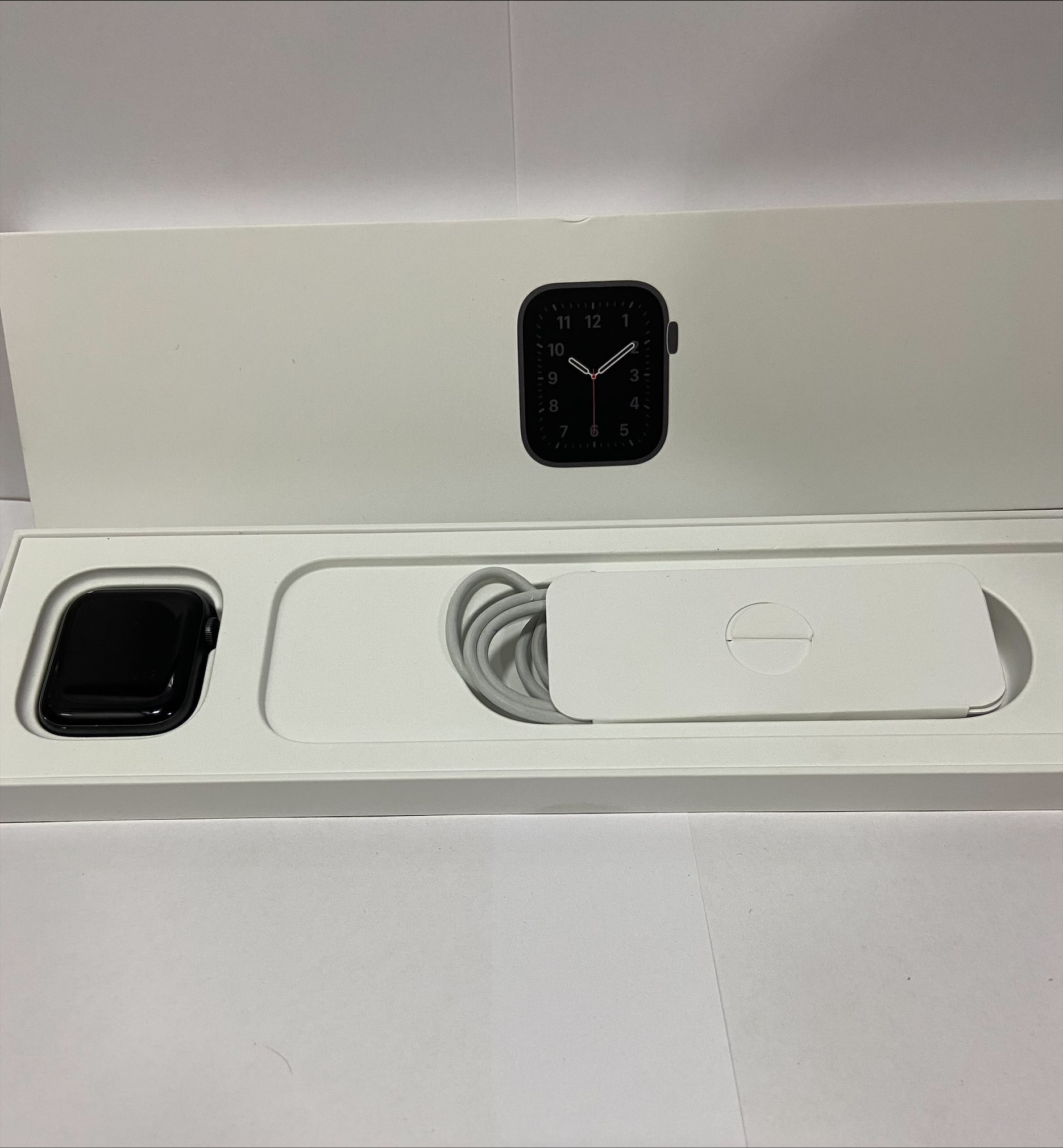 Купить б/у Apple Watch SE series 40 mm-0