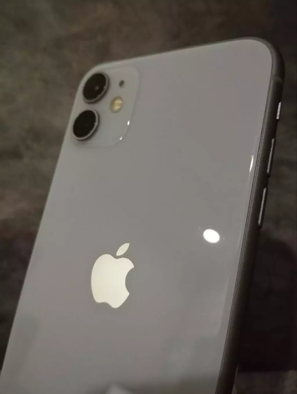 Купить б/у Apple iPhone 11-0