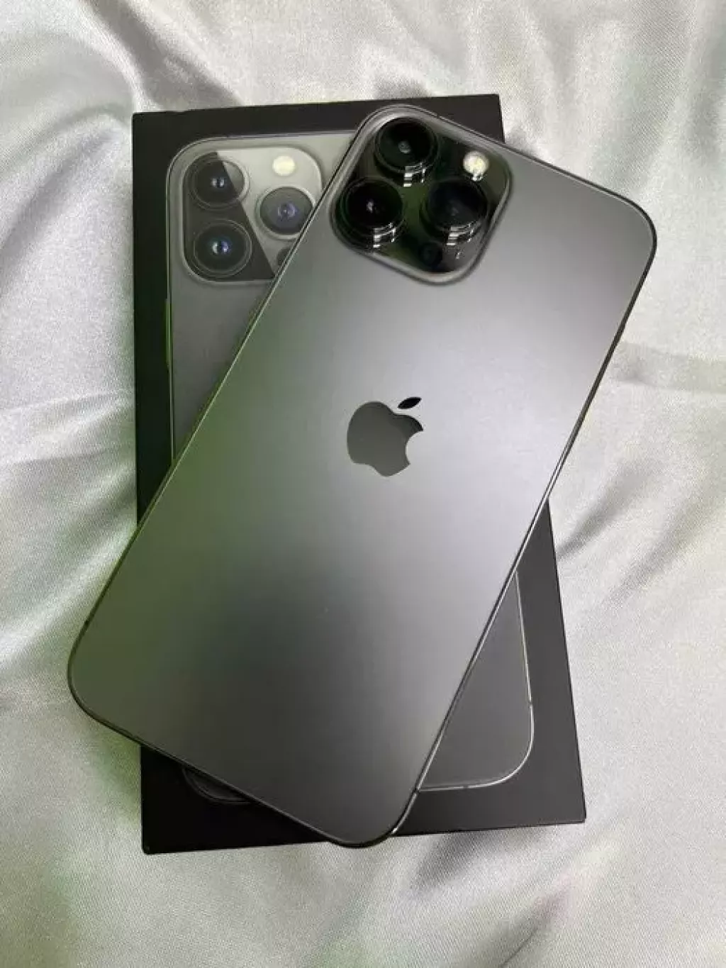 Купить б/у Apple iPhone 13 Pro Max-0