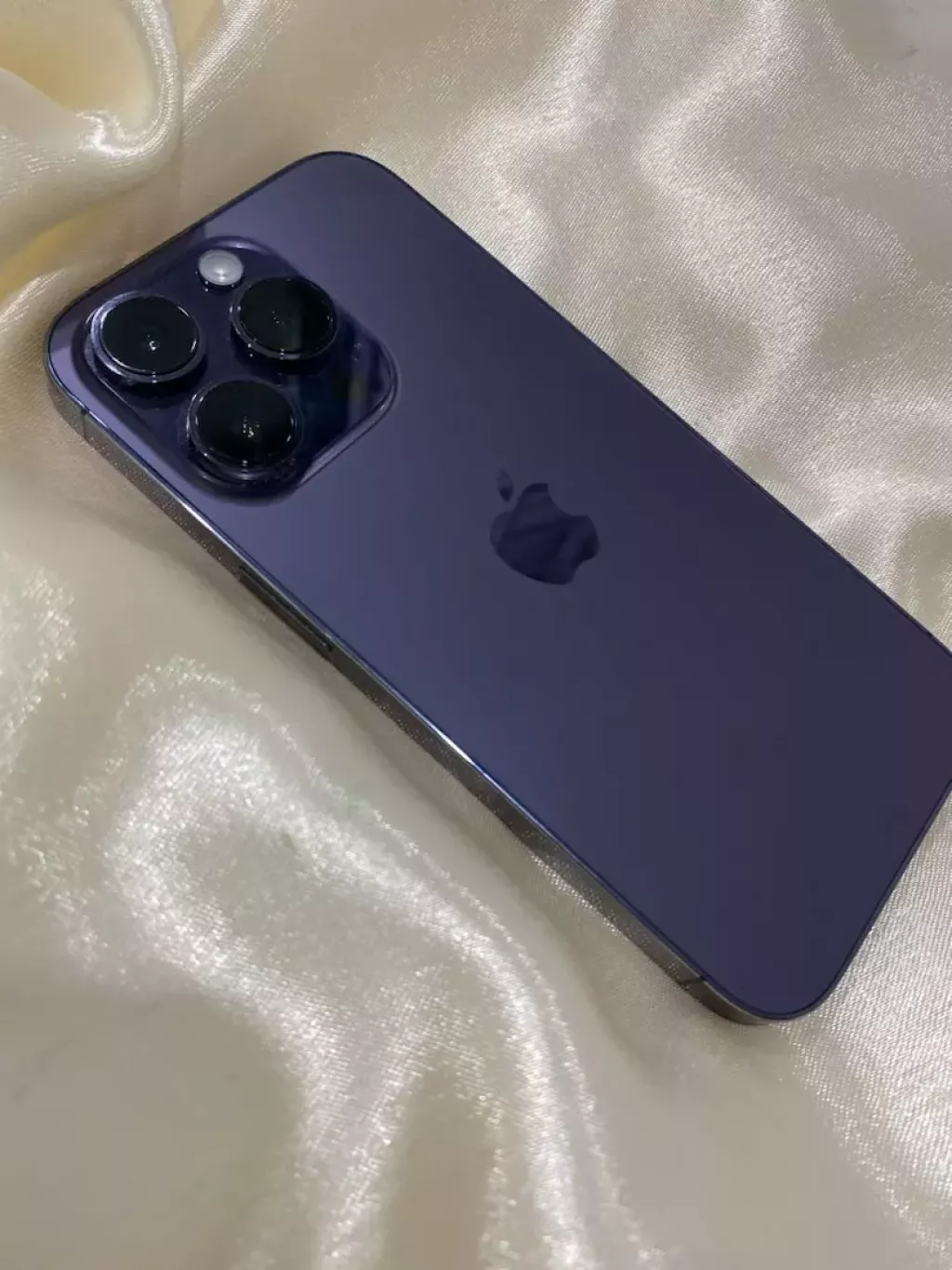 Купить б/у Apple iPhone 14 Pro-1