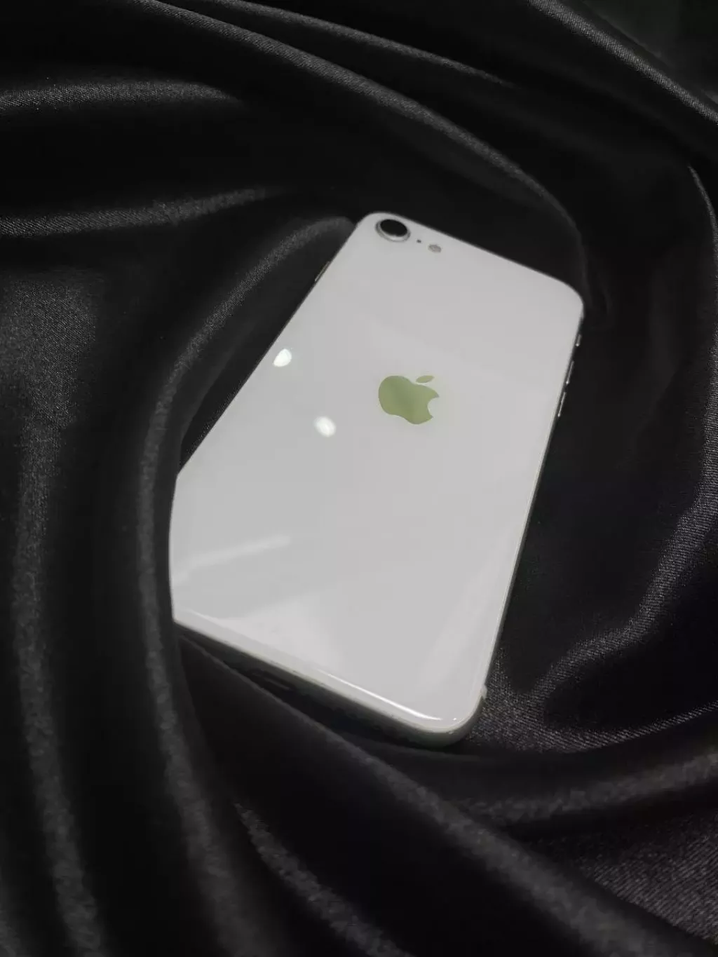 Купить б/у  Apple iPhone SE 2020-1