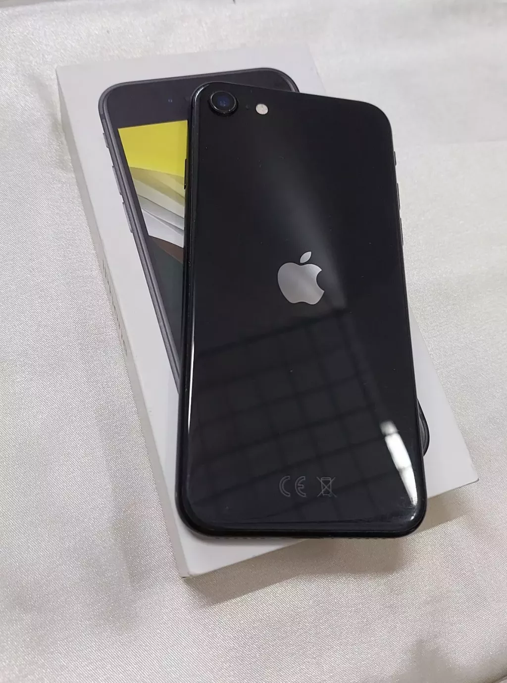 Купить б/у Apple iPhone SE 2020-0
