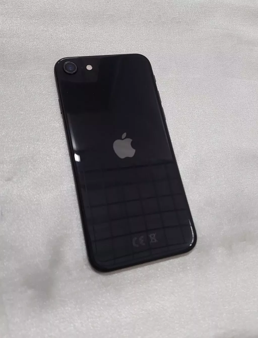 Купить б/у Apple iPhone SE 2020-2