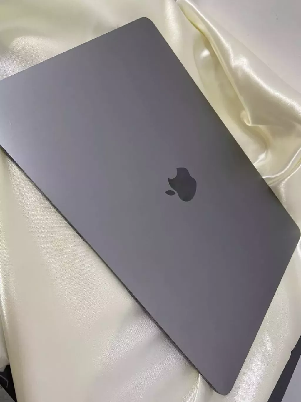 Купить б/у Apple MacBook Air-0