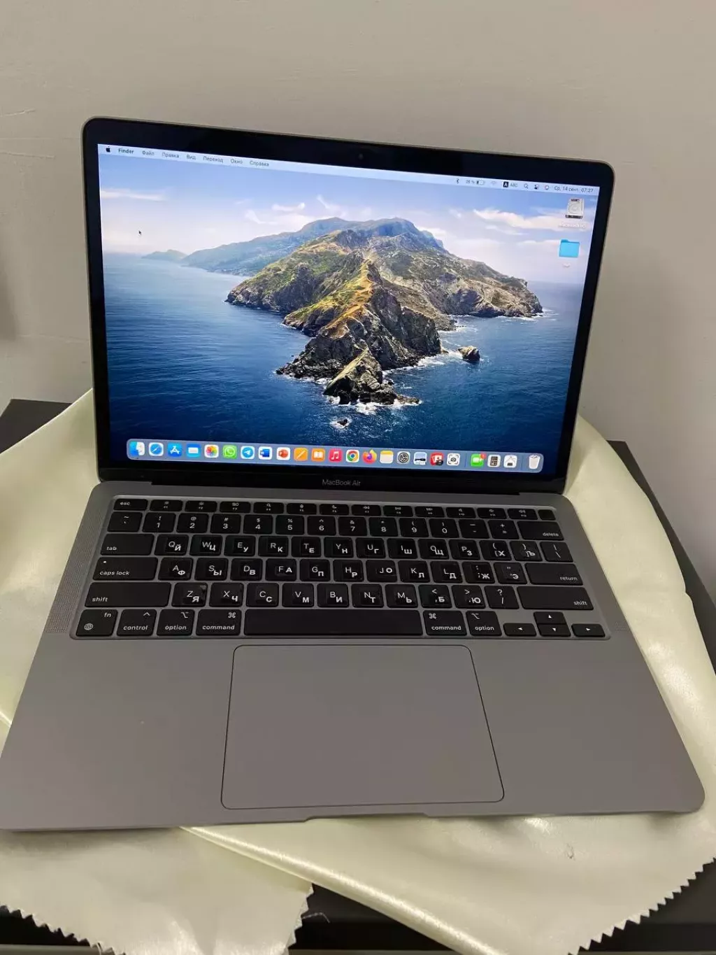 Купить б/у Apple MacBook Air-1