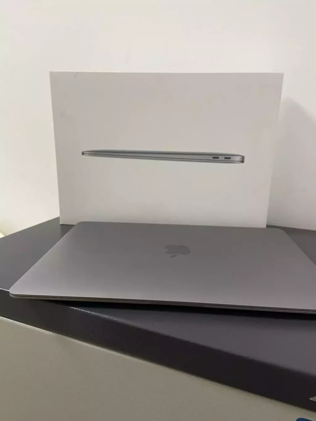 Купить б/у Apple MacBook Air-1