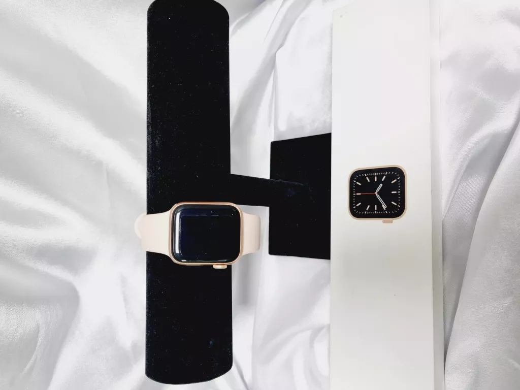 Купить б/у Apple Watch Series 6 40 mm-2