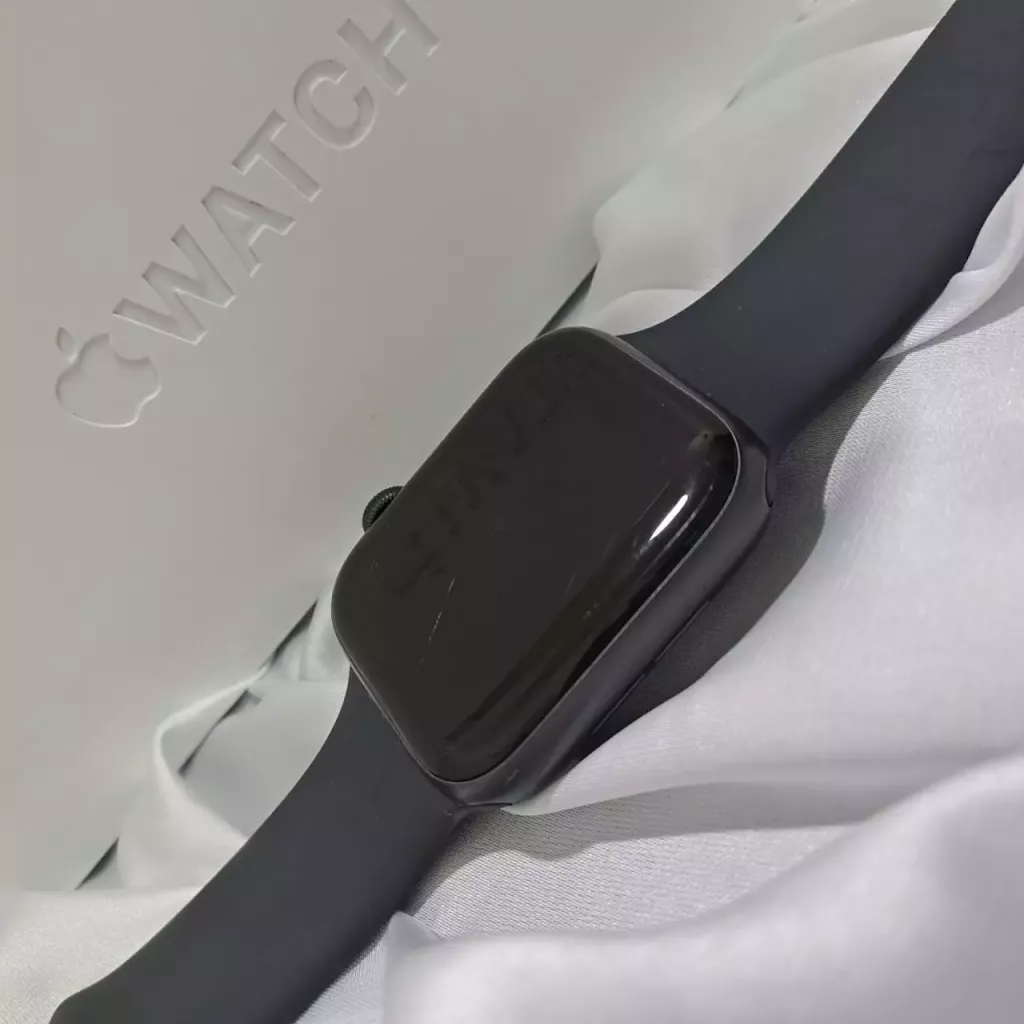 Купить б/у Apple Watch Series 6 44mm-0