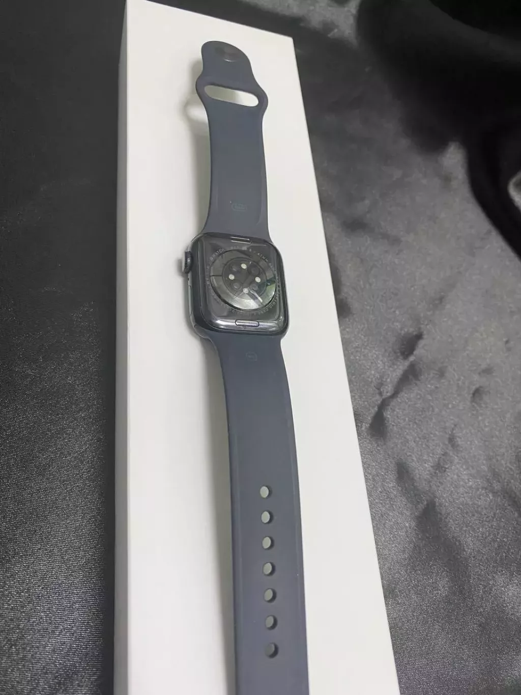 Купить б/у Apple Watch Series 8 41mm-1