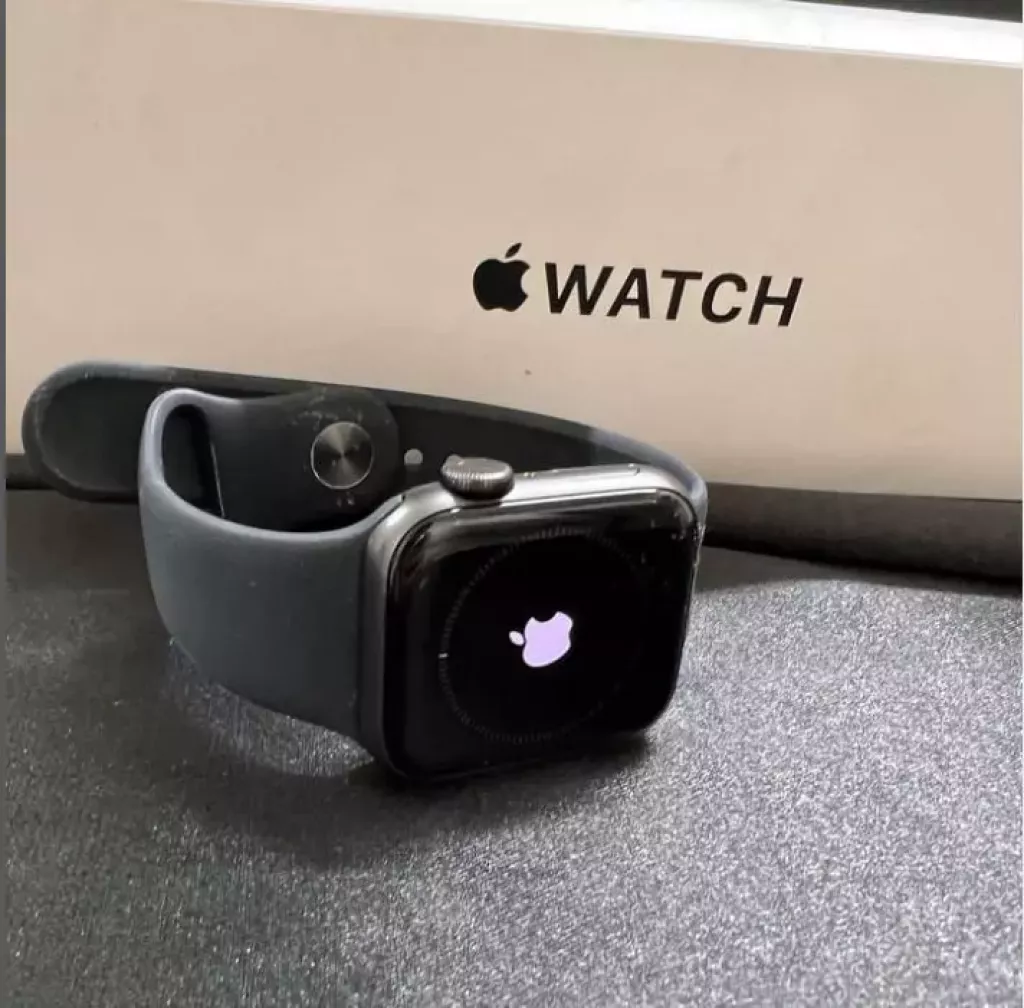 Купить б/у Apple Watch Series SE 40 mm (Кызылорда)-0