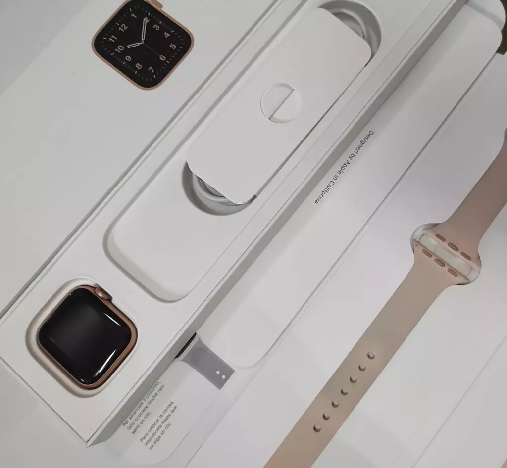 Купить б/у Apple Watch Series SE 40mm-0