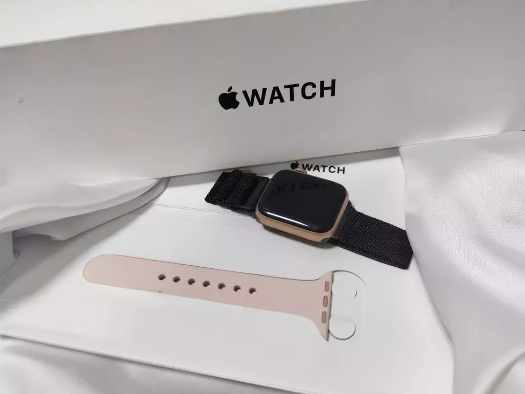 Купить б/у Apple Watch Series SE 40mm                                                                         -0