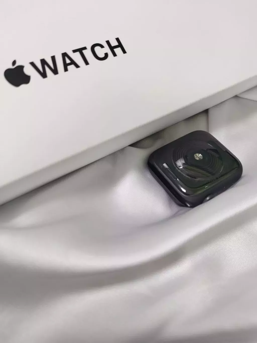 Купить б/у Apple Watch Series SE 44m                                                                          -1