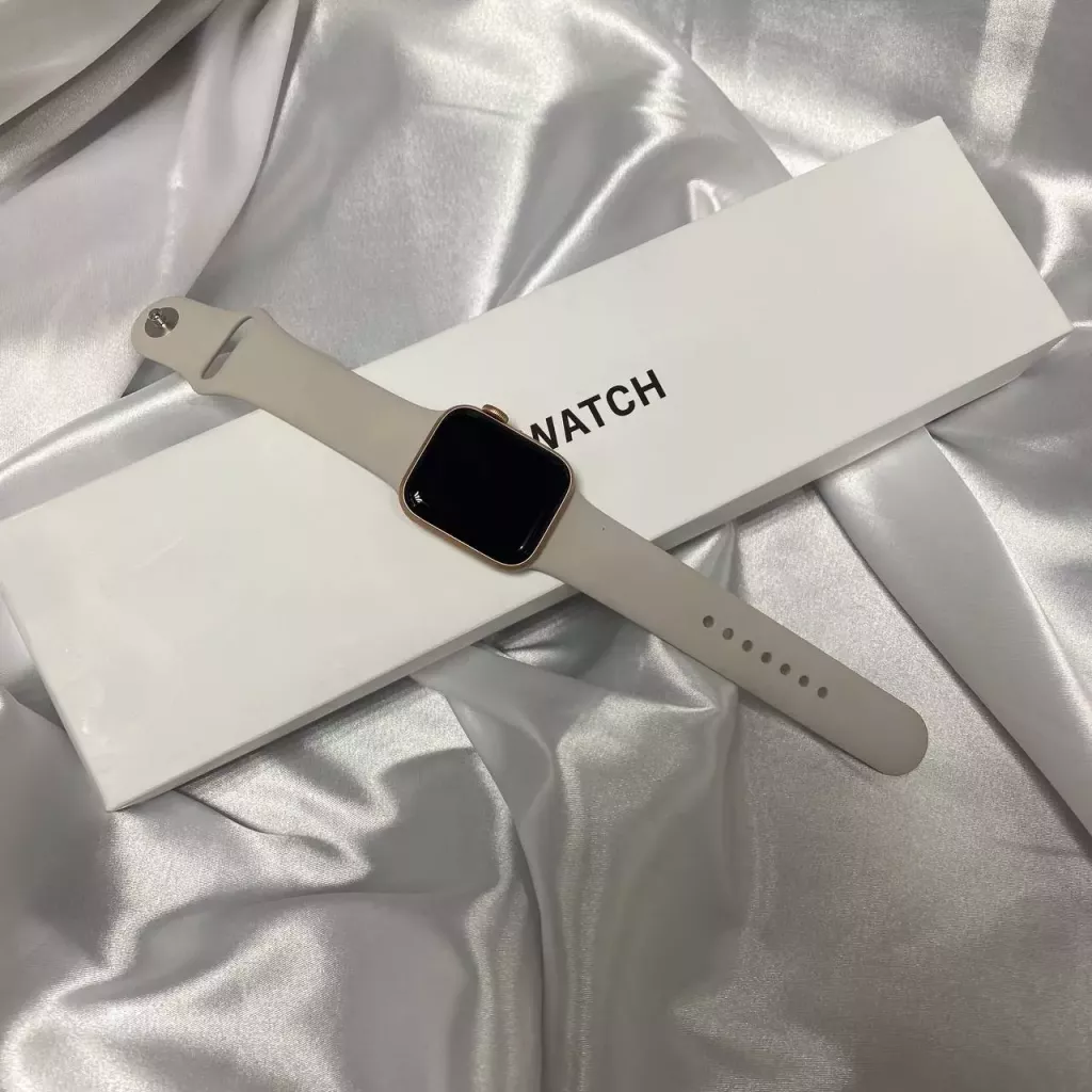 Купить б/у Apple Watch Series SE-0
