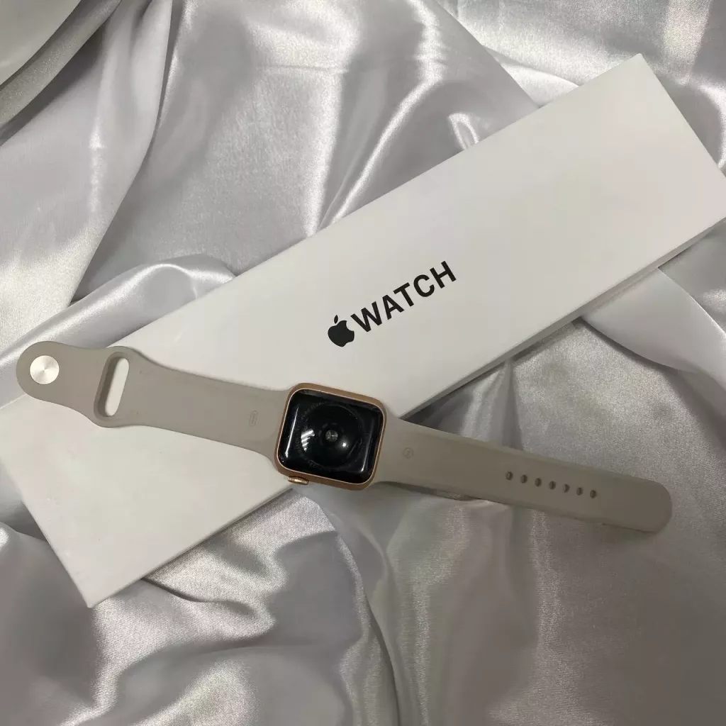 Купить б/у Apple Watch Series SE-1