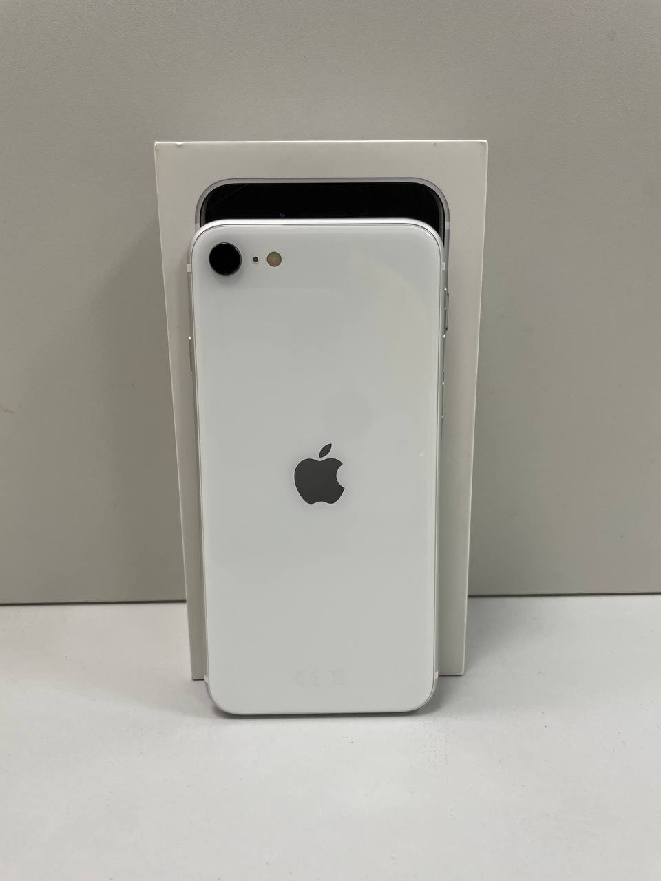 Купить б/у IPhone SE 2020 64Gb-1