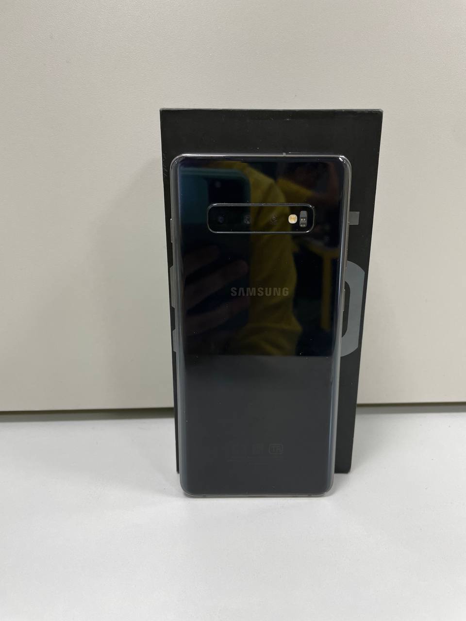 Купить б/у Samsung S10 Plus-3