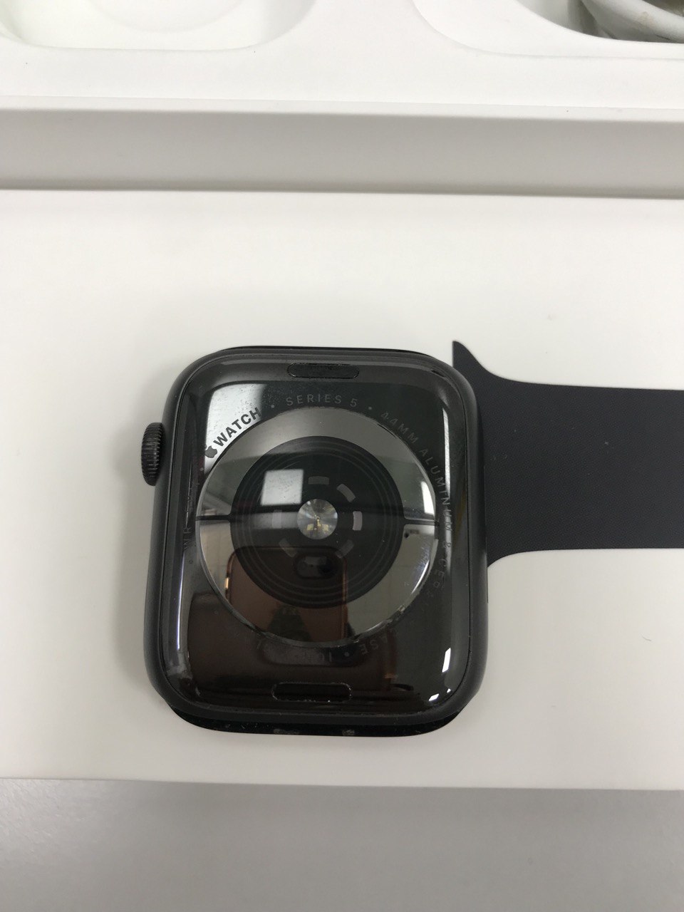 Купить б/у Apple watch 5s 44mm-1