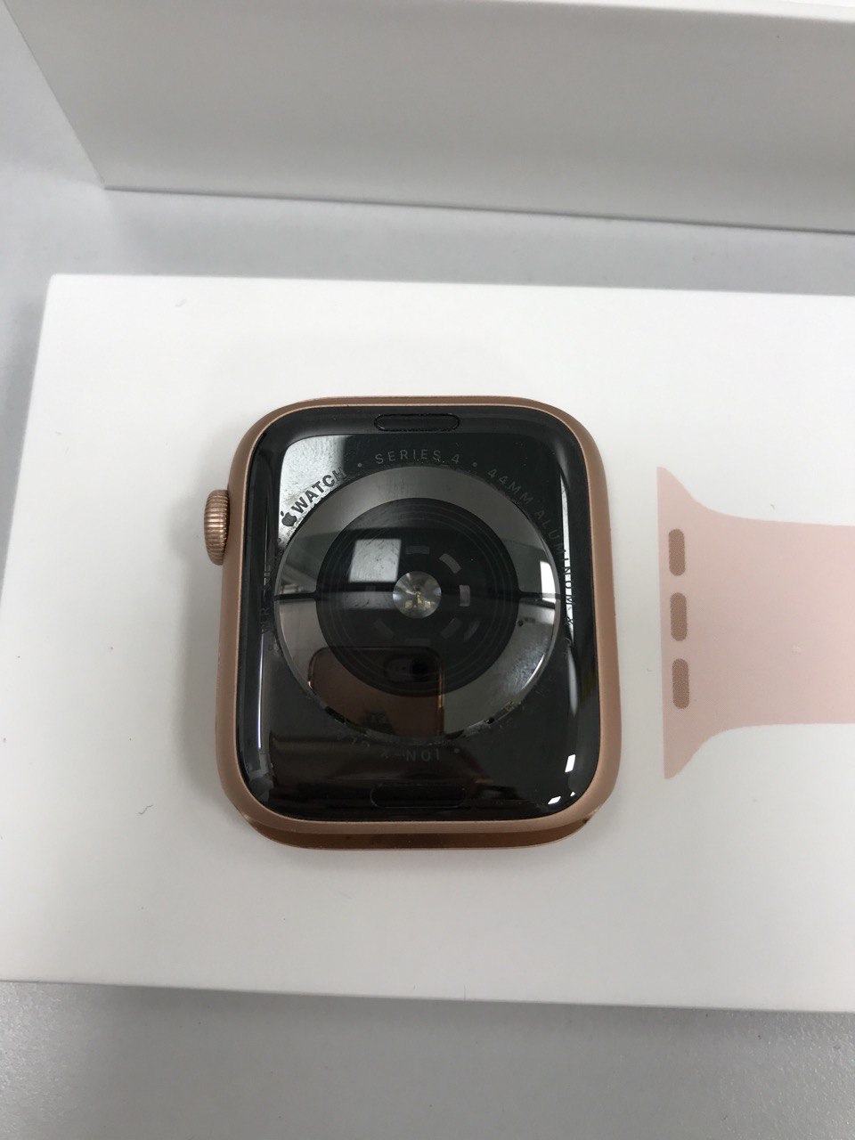 Купить б/у Apple Watch 4s 44mm-1