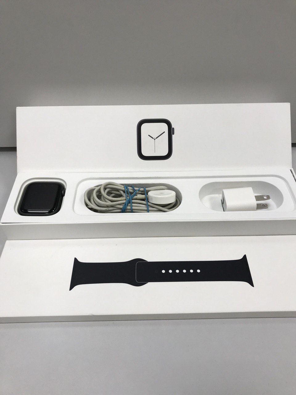 Купить б/у Apple watch 4s 44mm-1