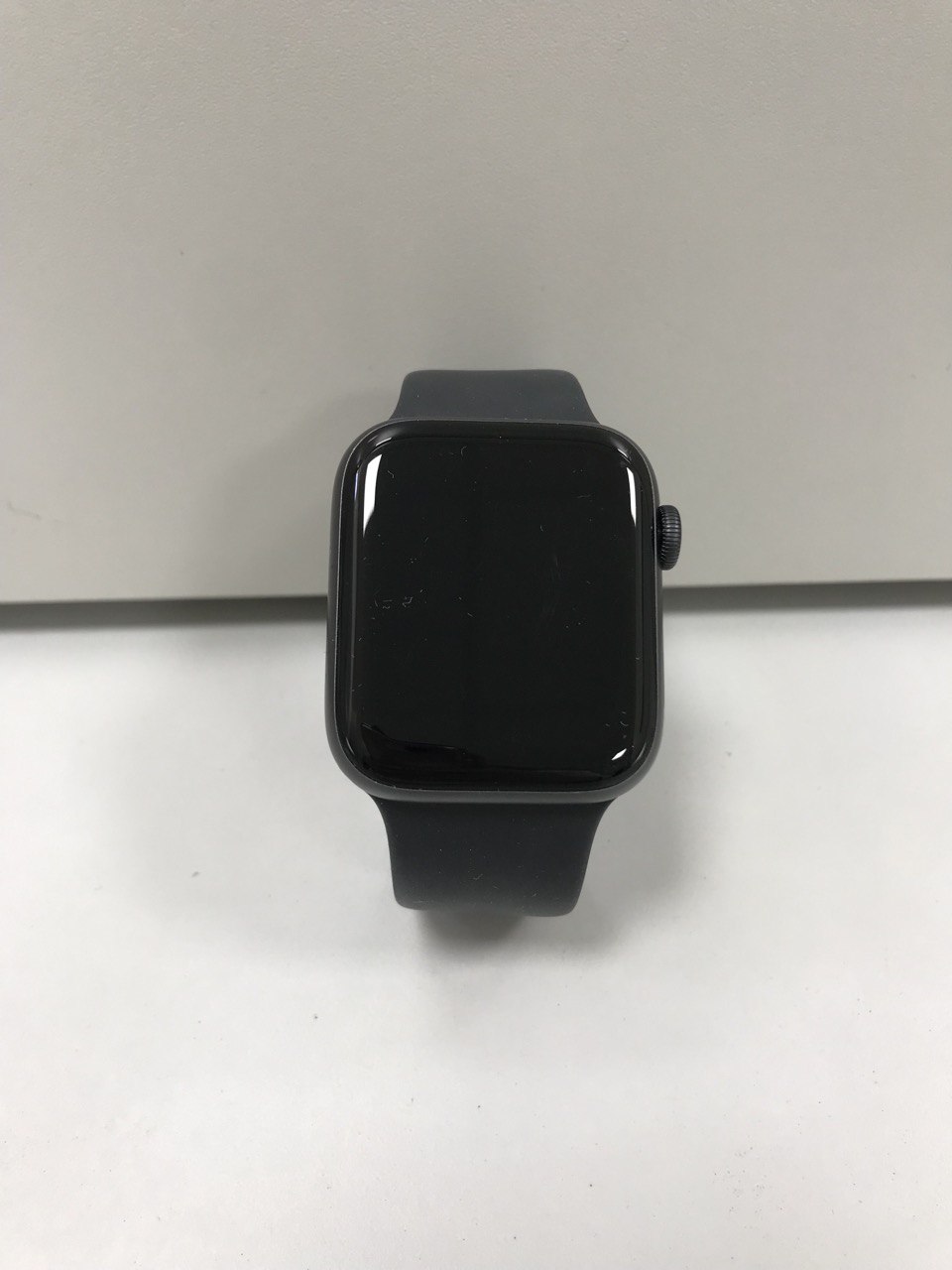 Купить б/у Apple watch 5s 44mm-1