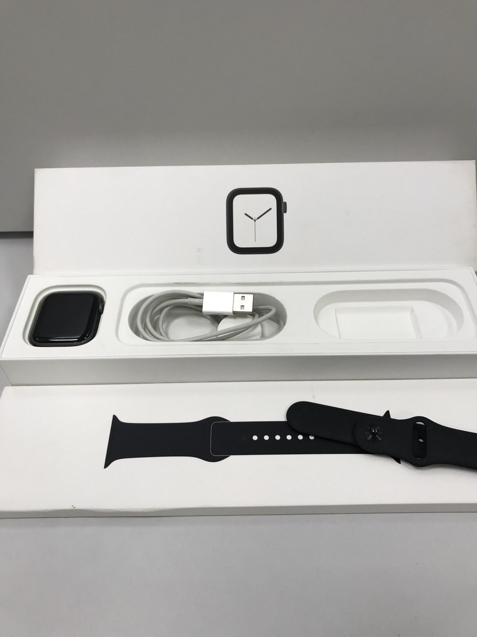 Купить б/у Apple watch 4s 44mm-1