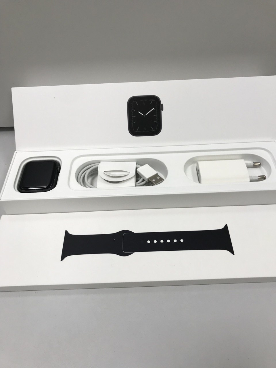 Купить б/у Apple Watch 5s 44mm-0
