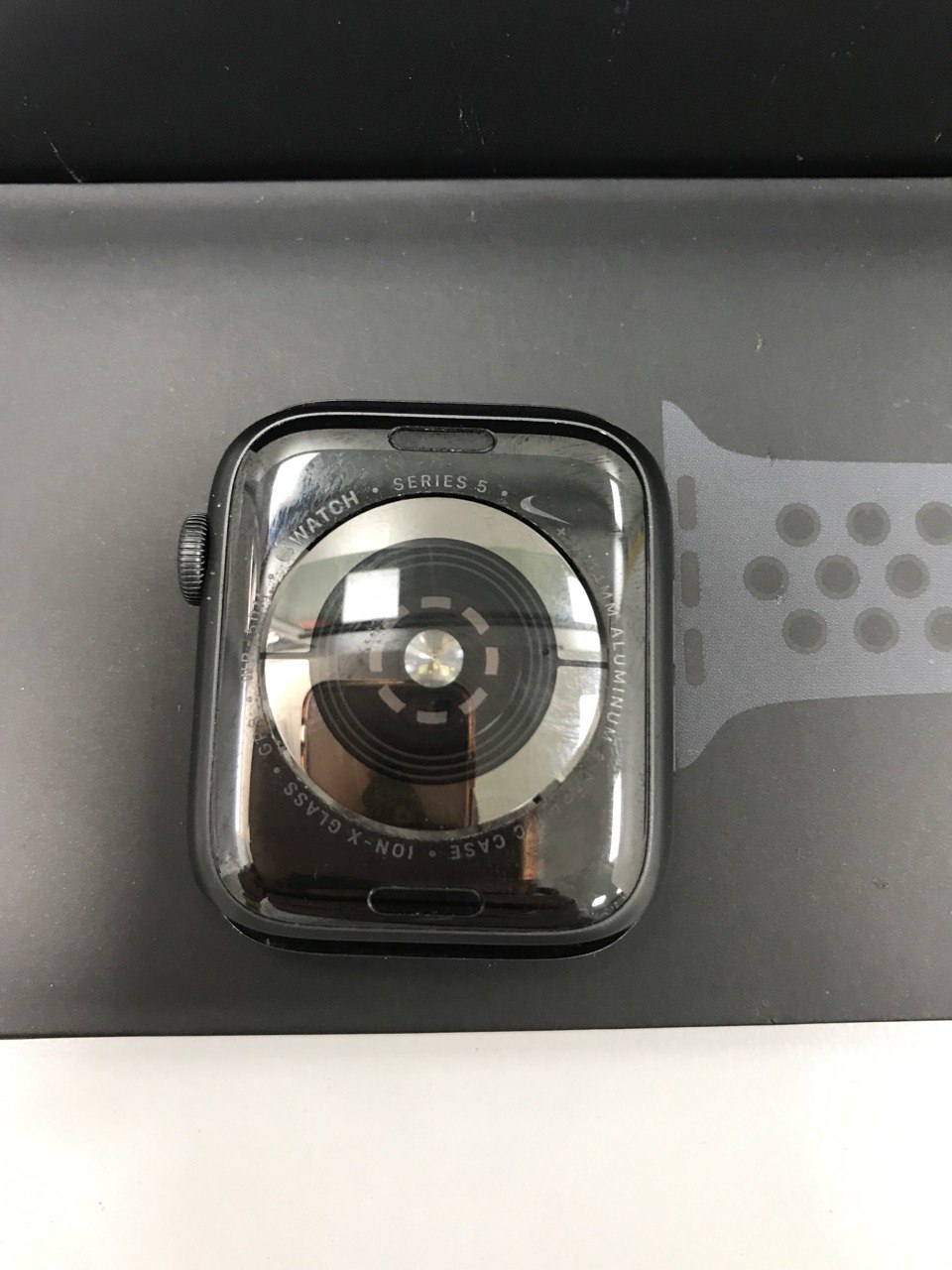 Купить б/у Apple Watch 5s 44mm-1