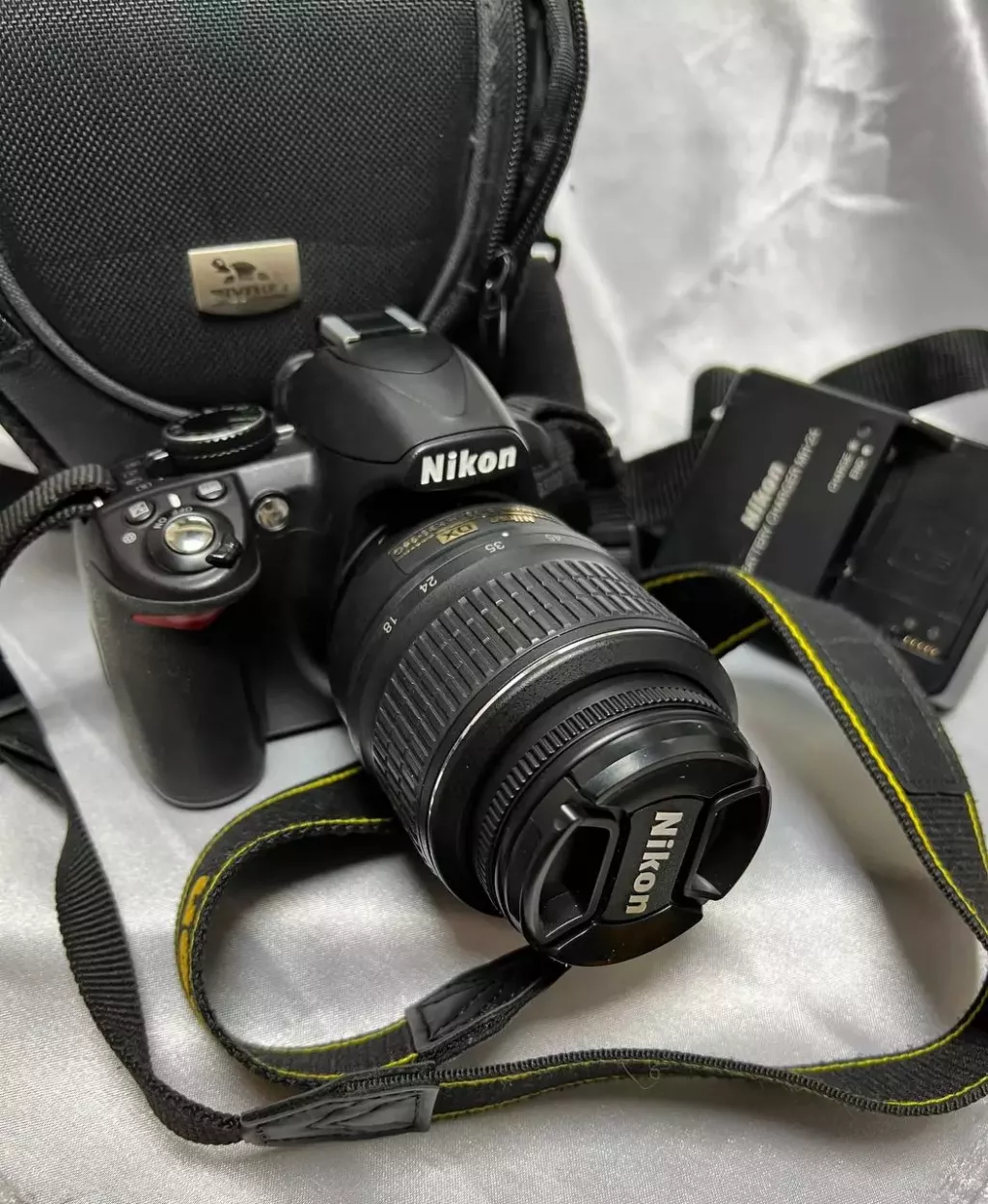 Купить б/у Nikon D3100-1