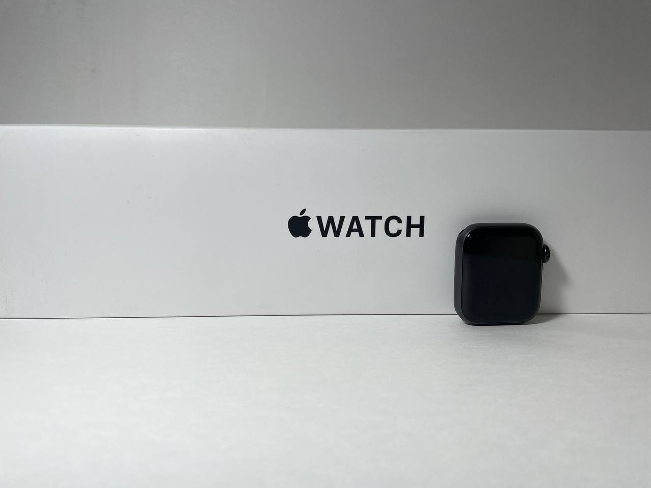 Купить б/у  Apple Watch Series SE 40mm-0