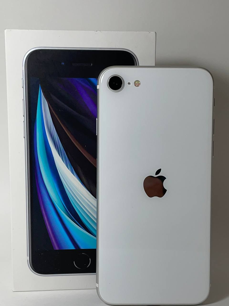 Купить б/у Apple iPhone SE 2020 64 Gb-0
