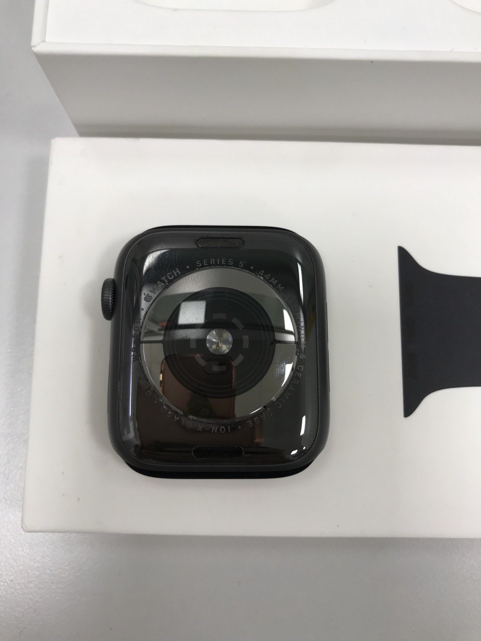 Купить б/у Apple Watch 5s 44mm-1
