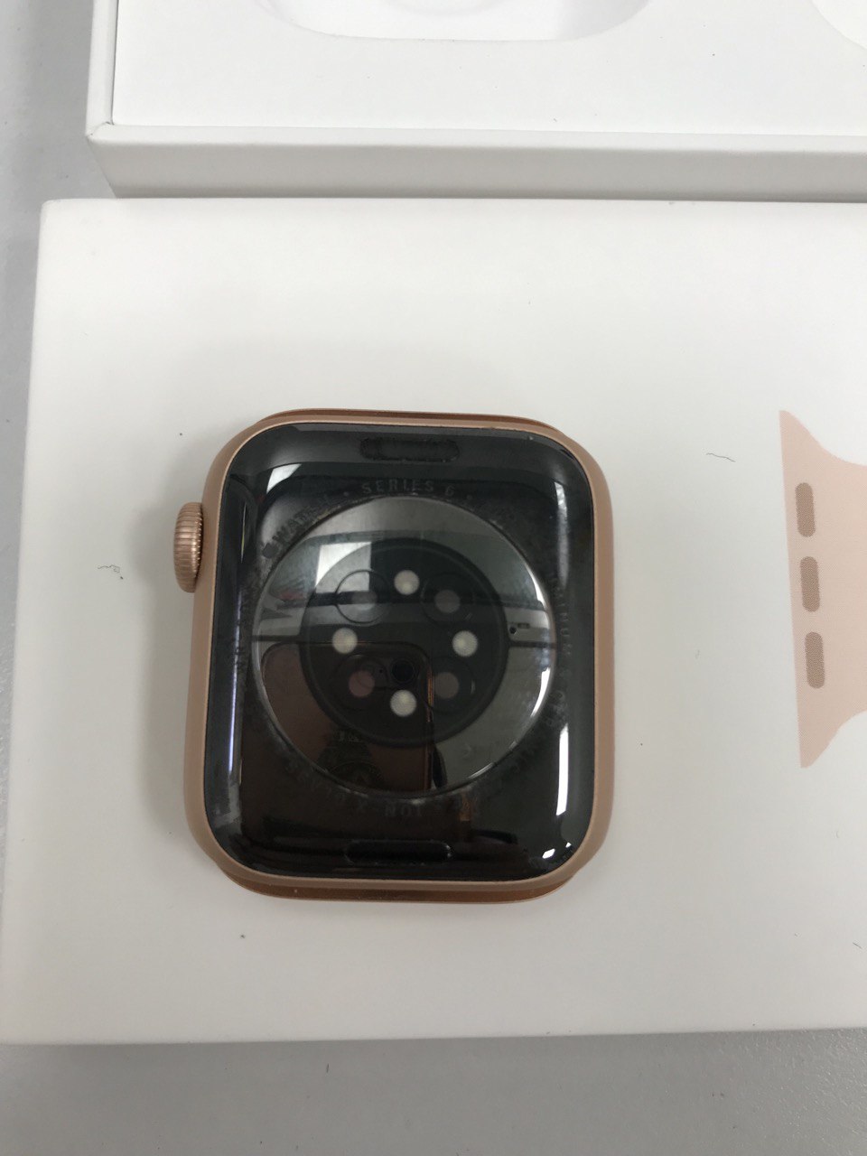 Купить б/у Apple Watch 6s 40mm-1