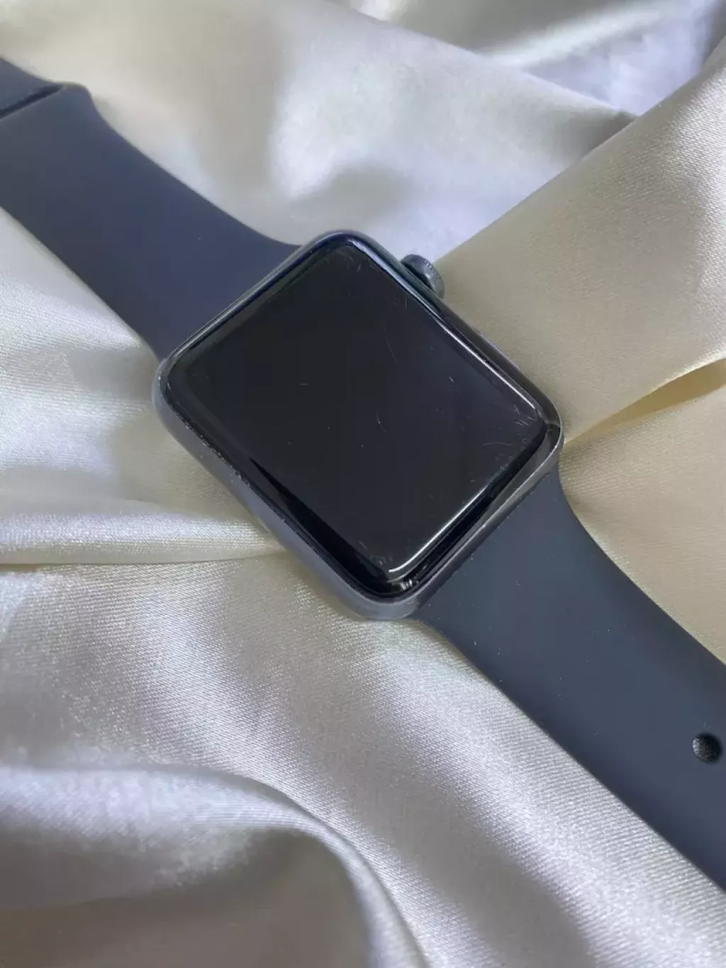 Купить б/у Продам Apple Watch Series 3 42 mm-1
