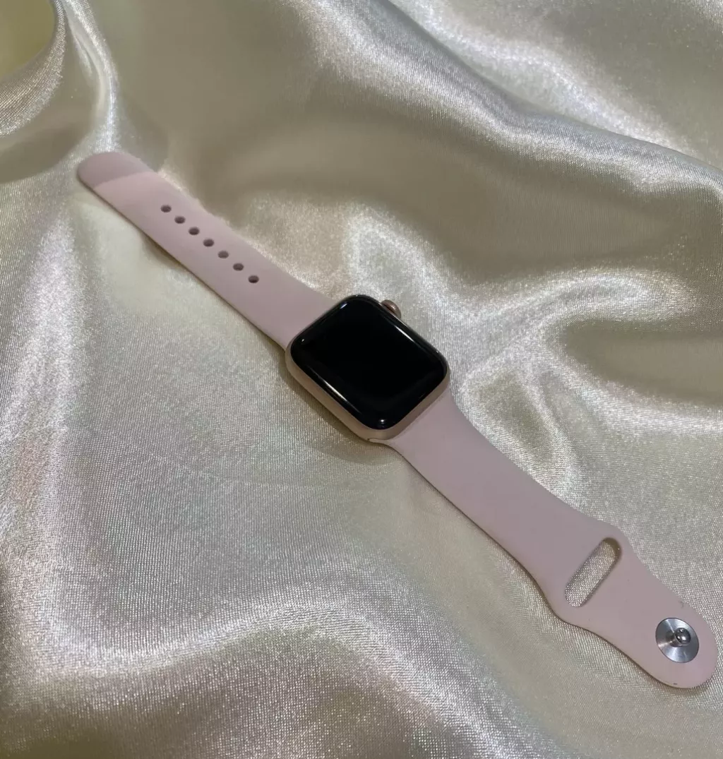 Купить б/у Продам Apple Watch Series 6 40 mm-0