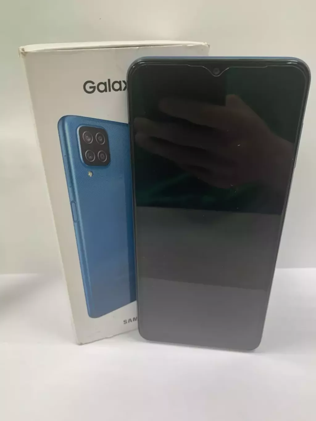 Купить б/у Samsung Galaxy A12-0