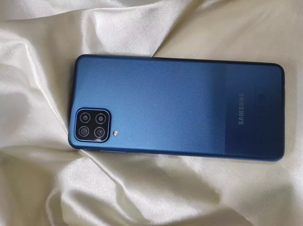 Купить б/у Samsung Galaxy A12-0