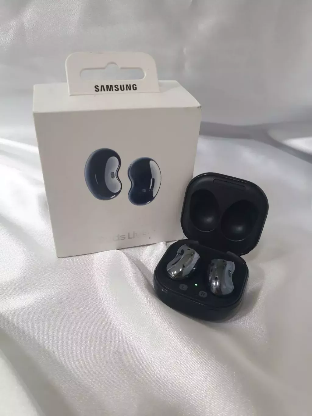 Купить б/у Samsung Galaxy Buds Live-2