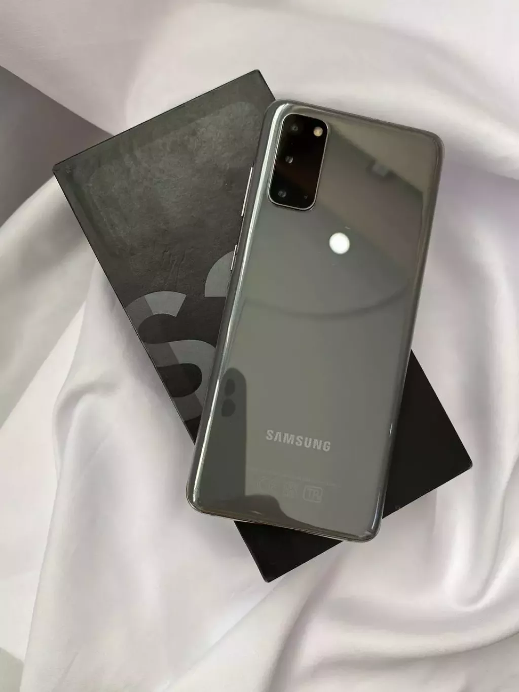 Купить б/у Samsung Galaxy S20 128 ГБ-0