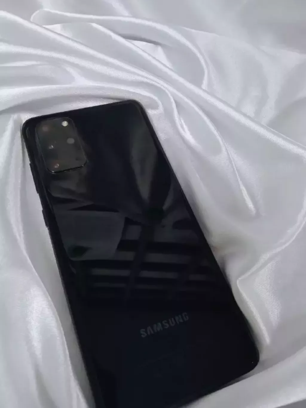 Купить б/у Samsung Galaxy S20 plus-2