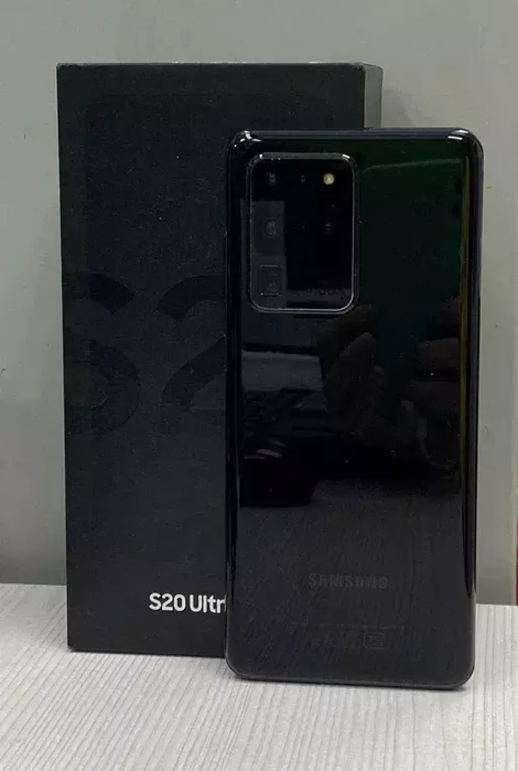 Купить б/у Samsung Galaxy S20 Ultra, 128 Гб-0