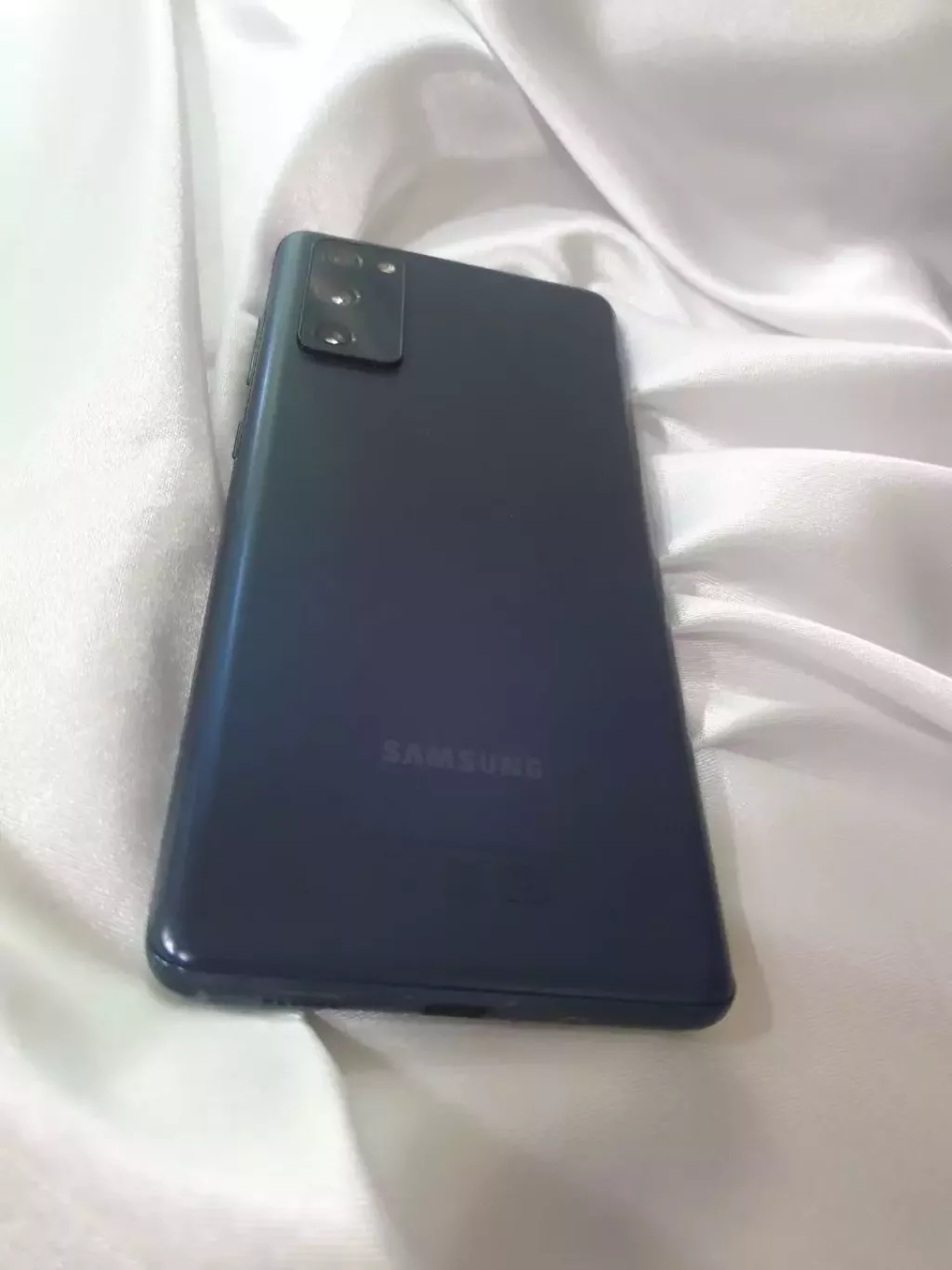 Купить б/у Samsung Galaxy S20FE-0