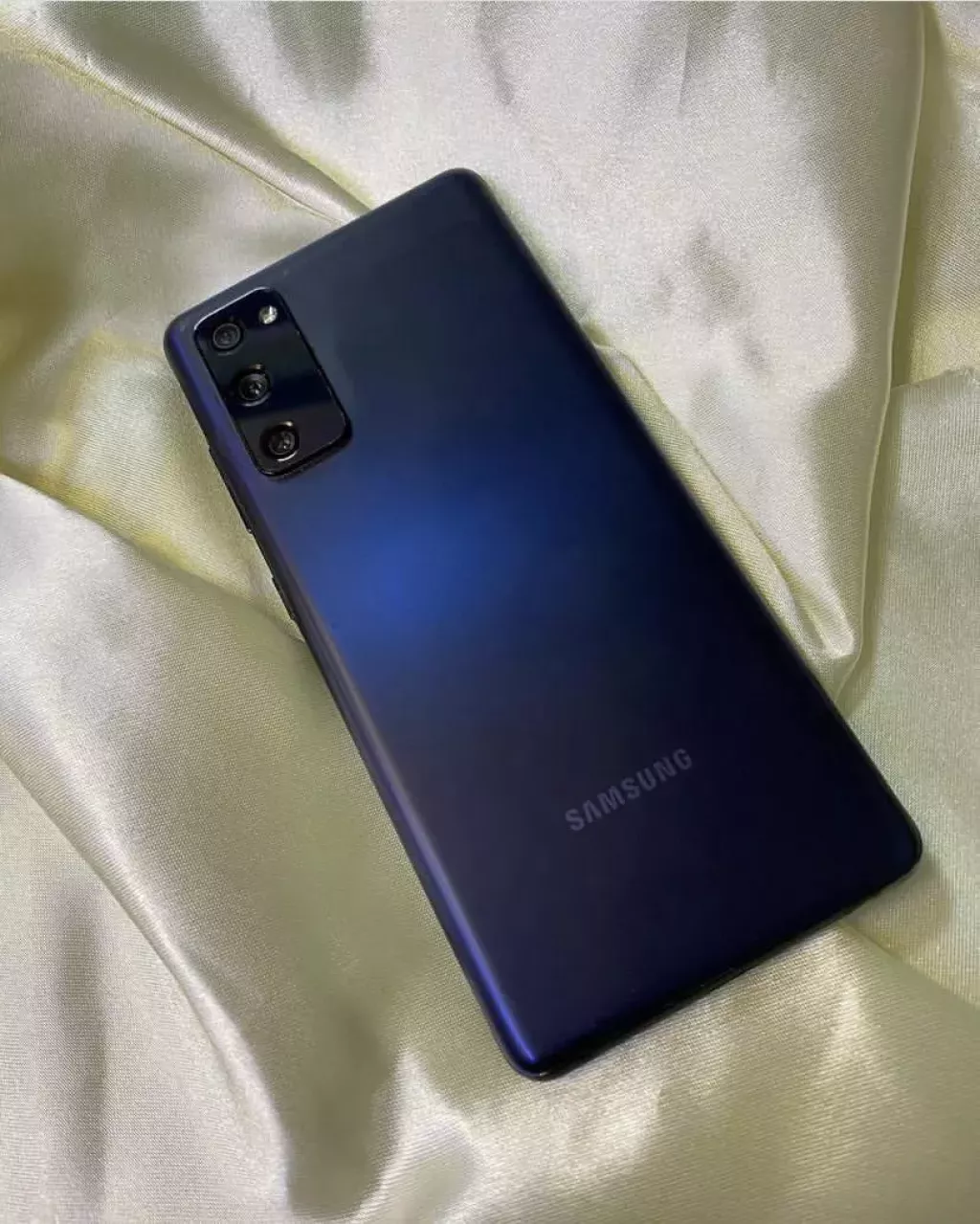 Купить б/у Samsung galaxy S20FE-0