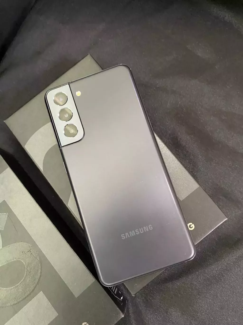 Купить б/у Samsung Galaxy S21-0