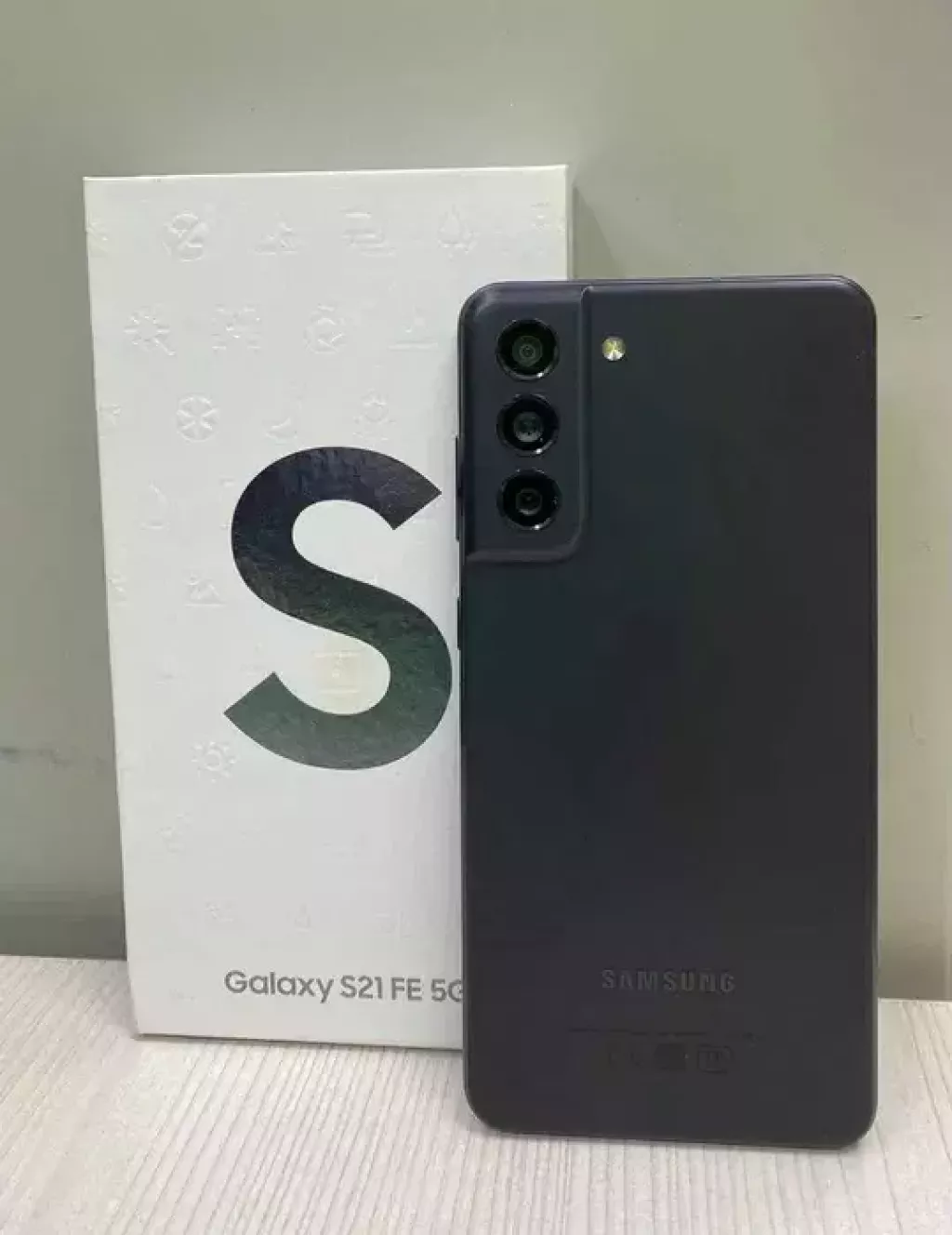 Купить б/у Samsung Galaxy S21 FE, 256Gb,-0
