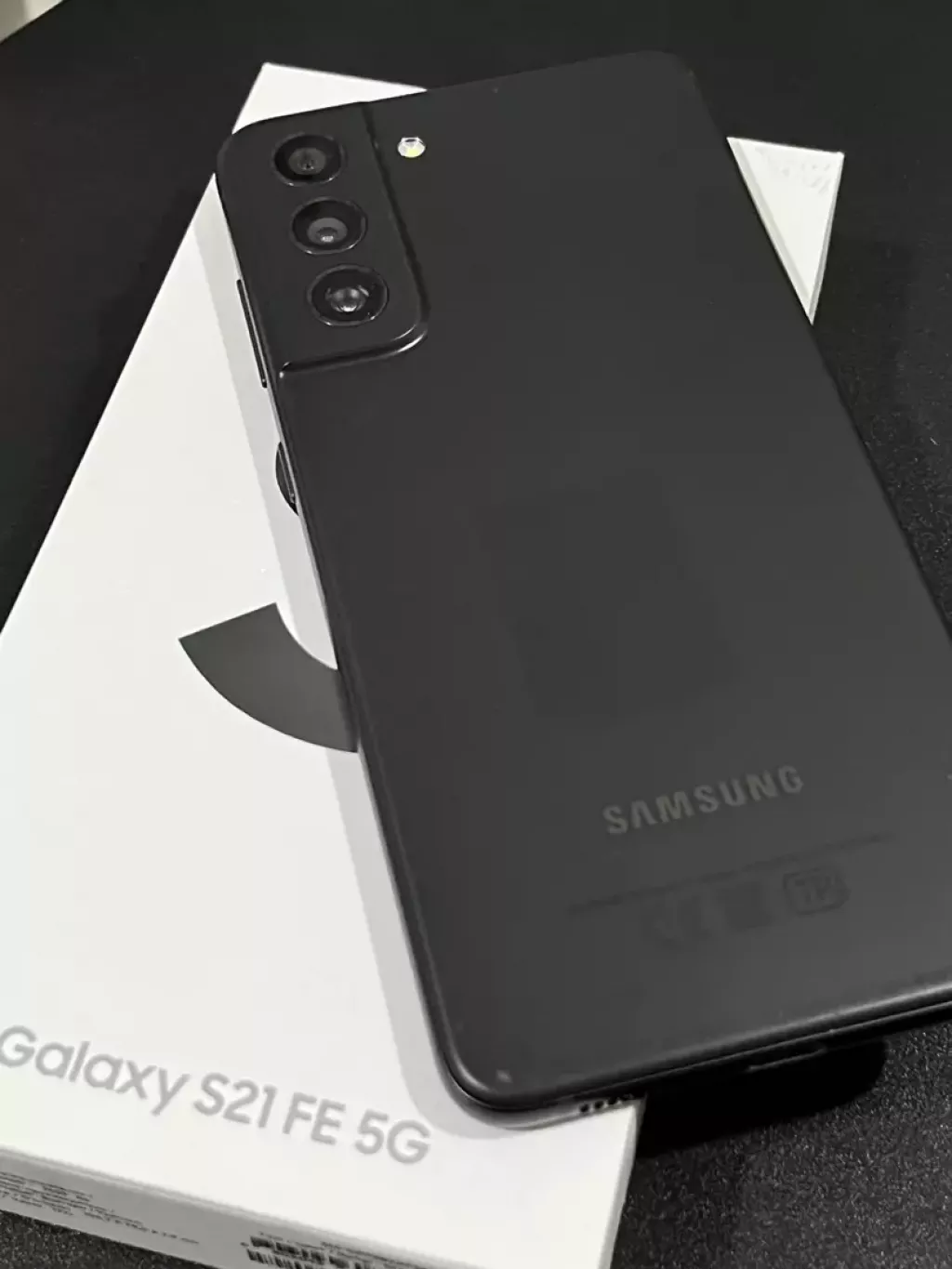 Купить б/у Samsung Galaxy S21 FE-1